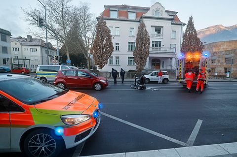 Eine Rotkreuz-Mitarbeiterin ist an der Unfallstelle vorbeigekommen und hat die Rettungskräfte verständigt. Foto: Markus Leitner/
