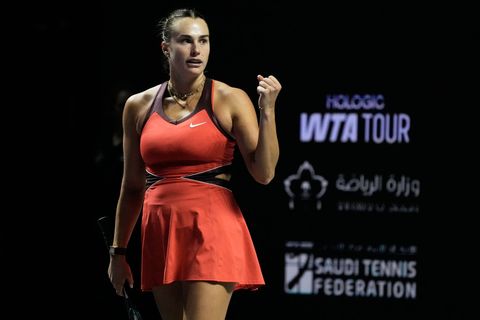 Aryna Sabalenka trifft im Duell der Geschlechter auf Nick Kyrgios. (Archivbild) Foto: Fatima Shbair/AP/dpa