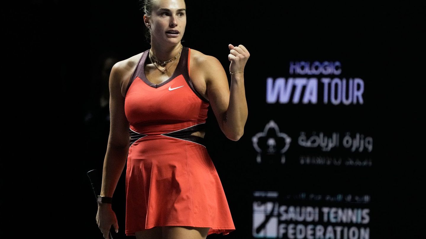 Aryna Sabalenka trifft im Duell der Geschlechter auf Nick Kyrgios. (Archivbild) Foto: Fatima Shbair/AP/dpa