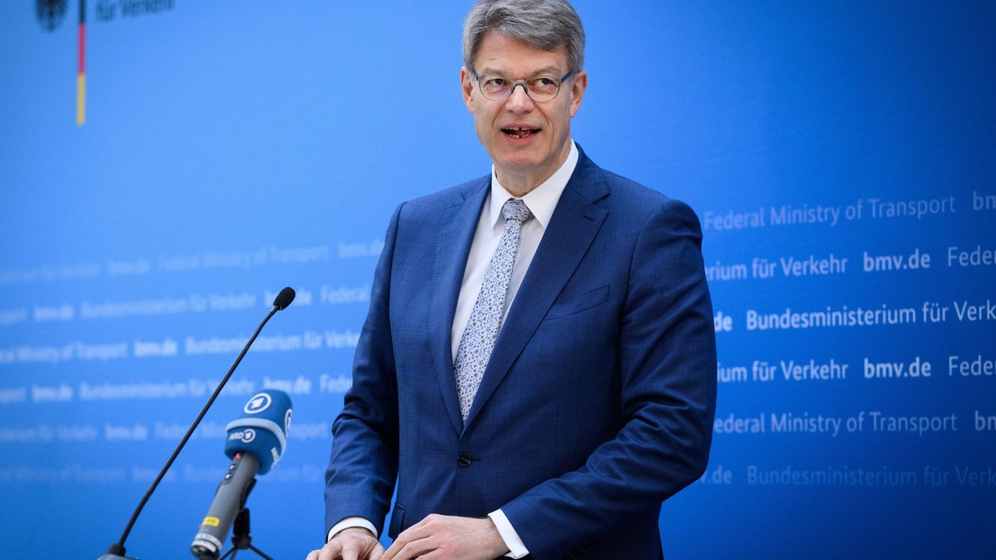 Der Bundesverkehrsminister sieht in der Absenkung der Luftverkehrssteuer einen Beitrag, den Standort Deutschland zu stärken. (Ar