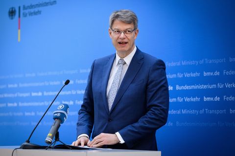 Der Bundesverkehrsminister sieht in der Absenkung der Luftverkehrssteuer einen Beitrag, den Standort Deutschland zu stärken. (Ar