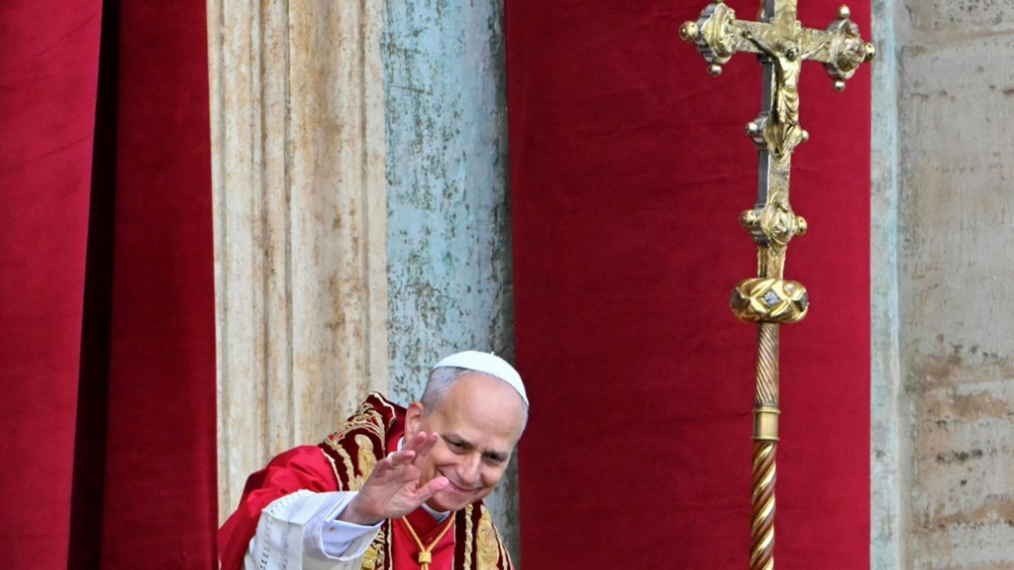 Papst Leo XIV. ruft in Weihnachtsbotschaft zum Frieden in Ukraine und Nahost auf