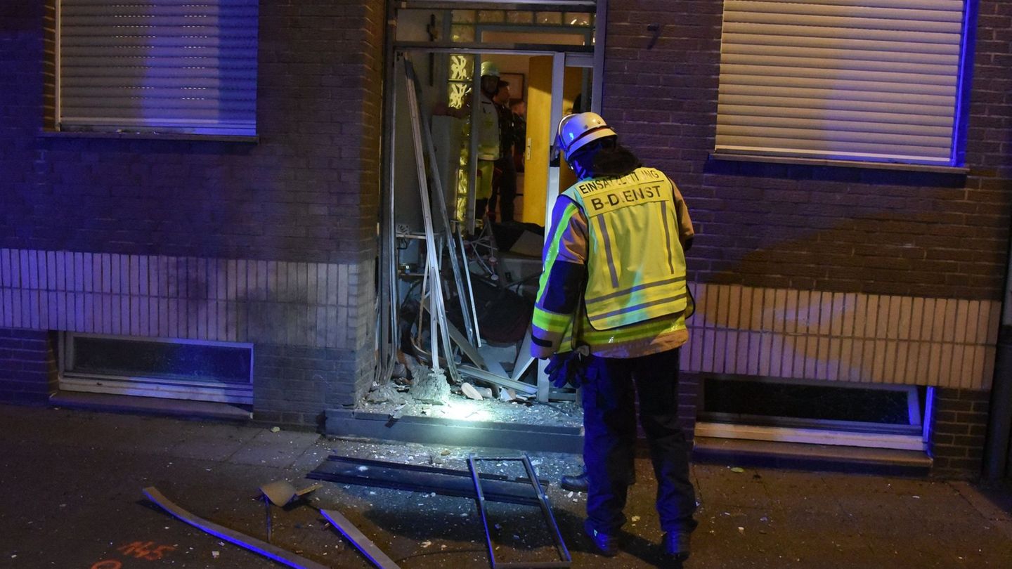 Detonation: Explosion an Haustür in Krefeld - Polizei ermittelt