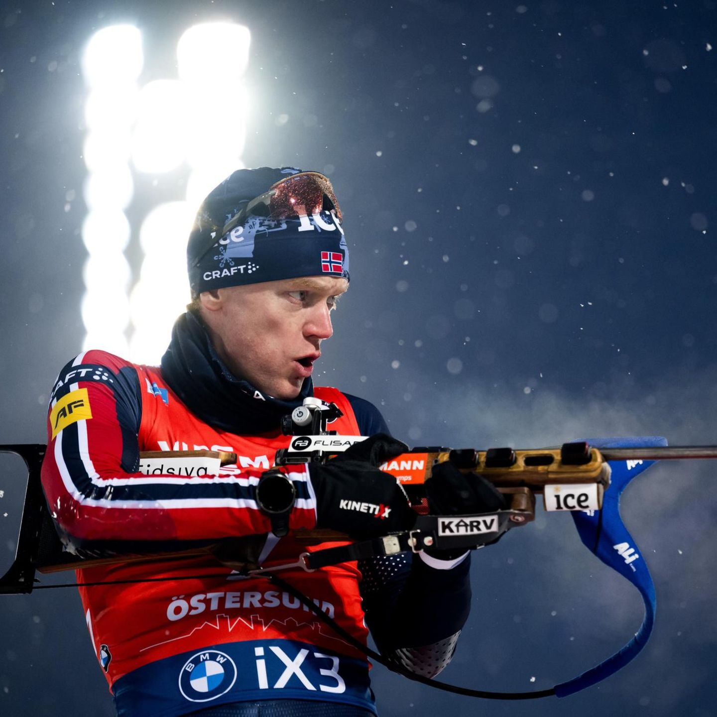 Sivert Guttorm Bakken aus Norwegen beim IBU-Weltcup am 7. Dezember 2025 in Östersund