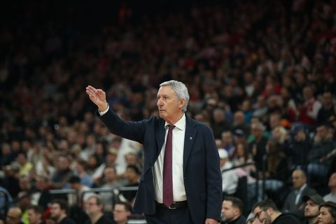 Pesic ist zurück an der Seitenlinie. Foto: Matthias Stickel/dpa