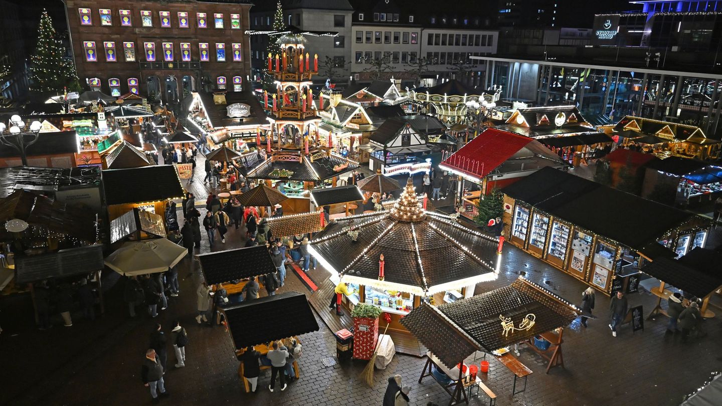 Auf dem Hanauer Marktplatz schlägt das Herz der Stadt. Bekannt ist der Platz für die mittwochs und samstags stattfindenden Woche