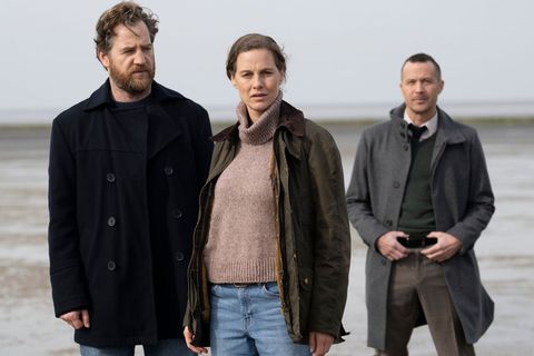 Herzzerreißend beginnt die neueste Verfilmung der "Ostfrieslandkrimi"-Romanreihe von Bestsellerautor Klaus-Peter Wolf im ZDF. Fo