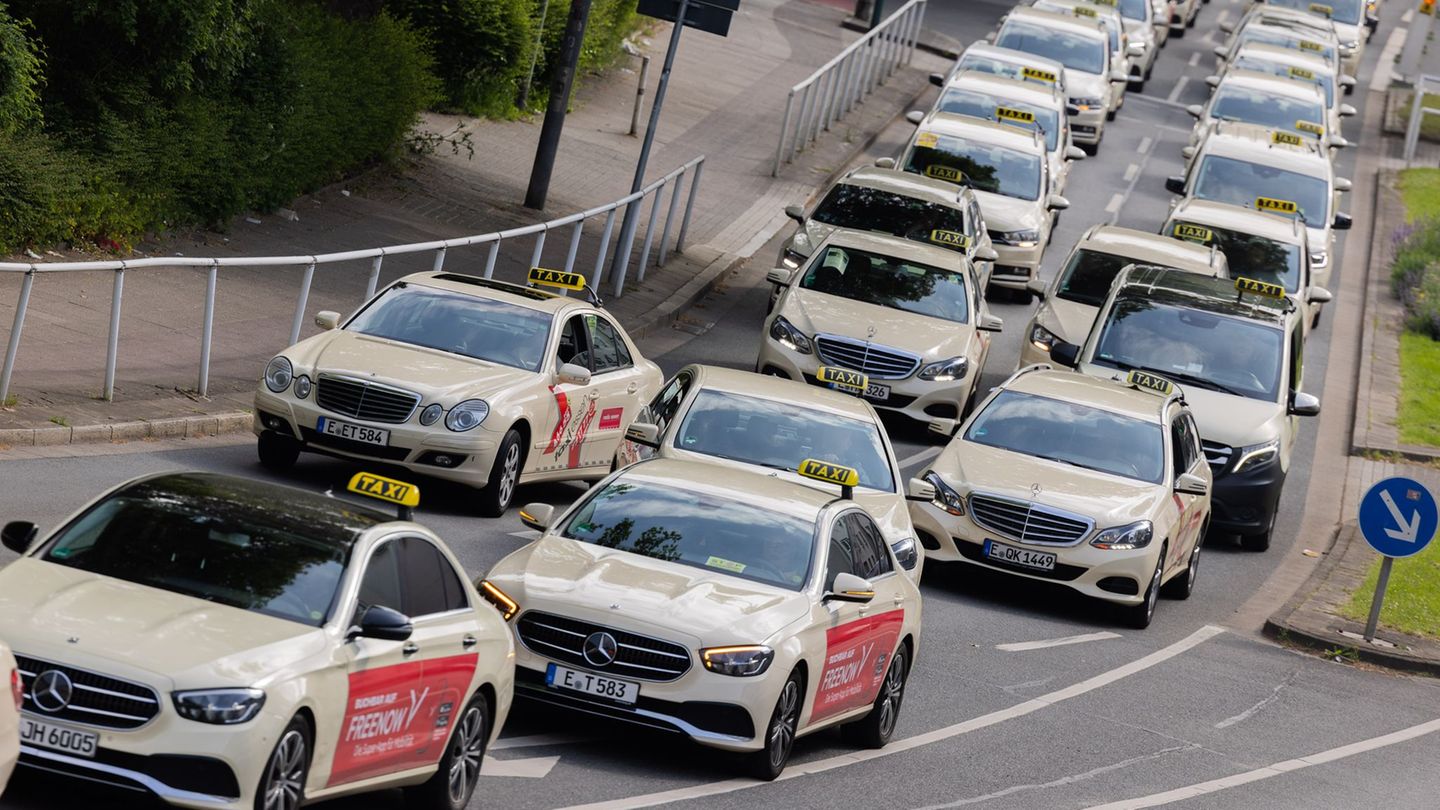 In ganz Deutschland sind Taxifahrer zuletzt gegen die günstige Konkurrenz der Mietwagenfahrten auf die Straße gegangen. (Archivb