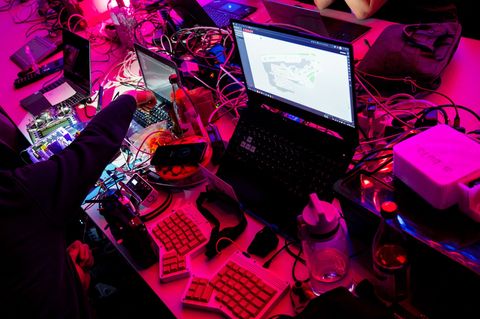 Die Hacker-Szene trifft sich einmal im Jahr in Hamburg. (Archivbild) Foto: Daniel Bockwoldt/dpa