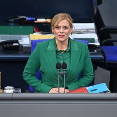 Bundestagspräsidentin Julia Klöckner fordert strengere Voraussetzungen für eine Beschäftigung durch Abgeordnete und eine bessere