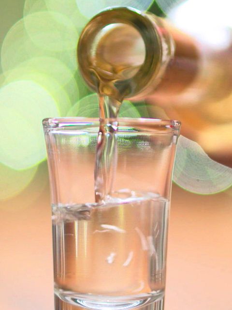 Verdauungsschnaps: Was bringen Absacker wirklich?