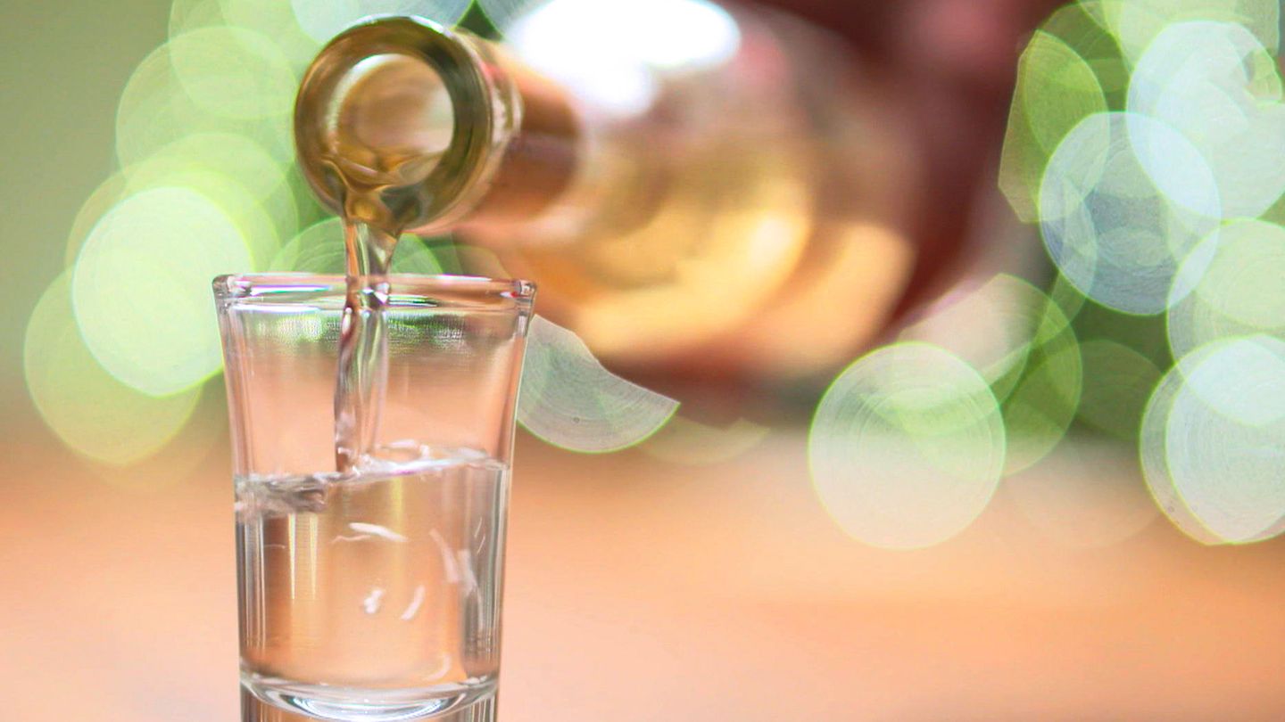 Alkohol: Verdauungsschnaps: Helfen Absacker nach dem Essen wirklich?