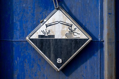 Unter anderem bei einem Gefahrgutaustritt auf der A2 hat das neue Mobile Brandschutztechnische Labor helfen können. (Symbolbild)