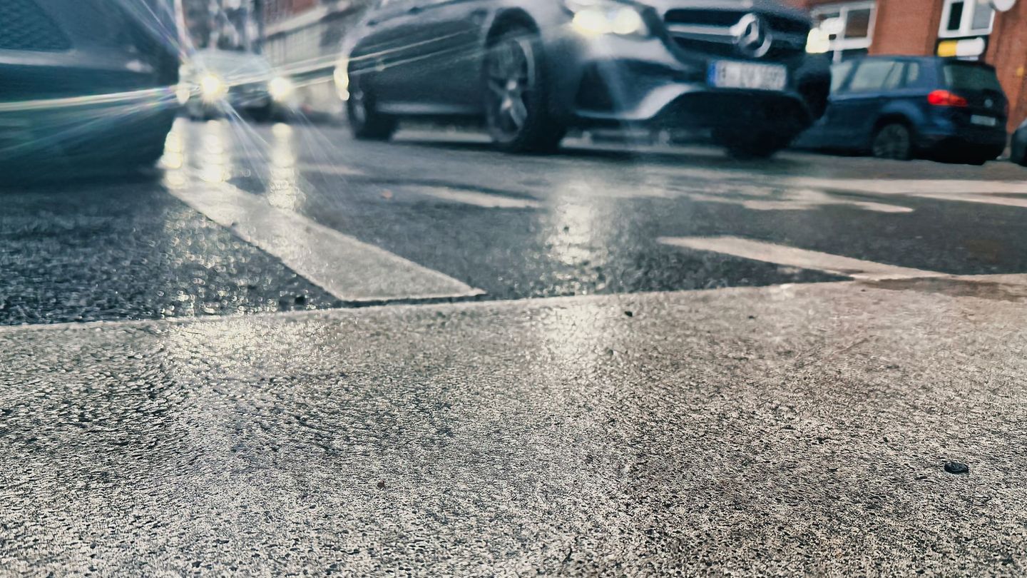 In Berlin gab es vermehrt Verkehrsunfälle wegen Glätte. Foto: Paul Zinken/dpa