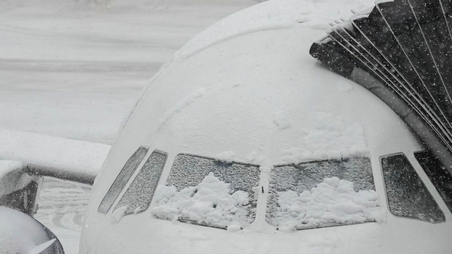 Eingeschneite Flieger