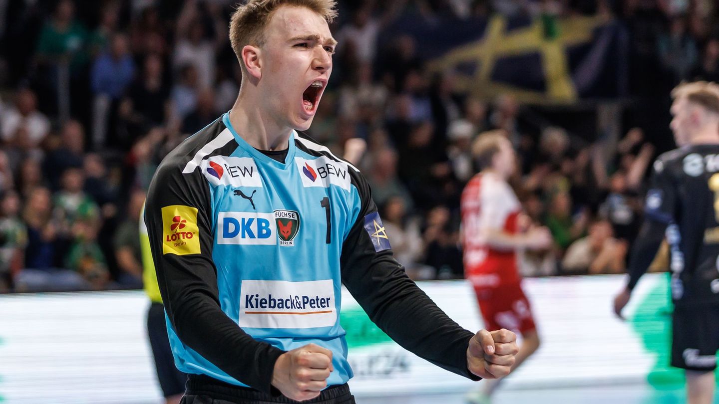 Füchse-Torhüter Lasse Ludwig überzeugt im letzten Heimspiel des Jahres. (Archivbild) Foto: Andreas Gora/dpa