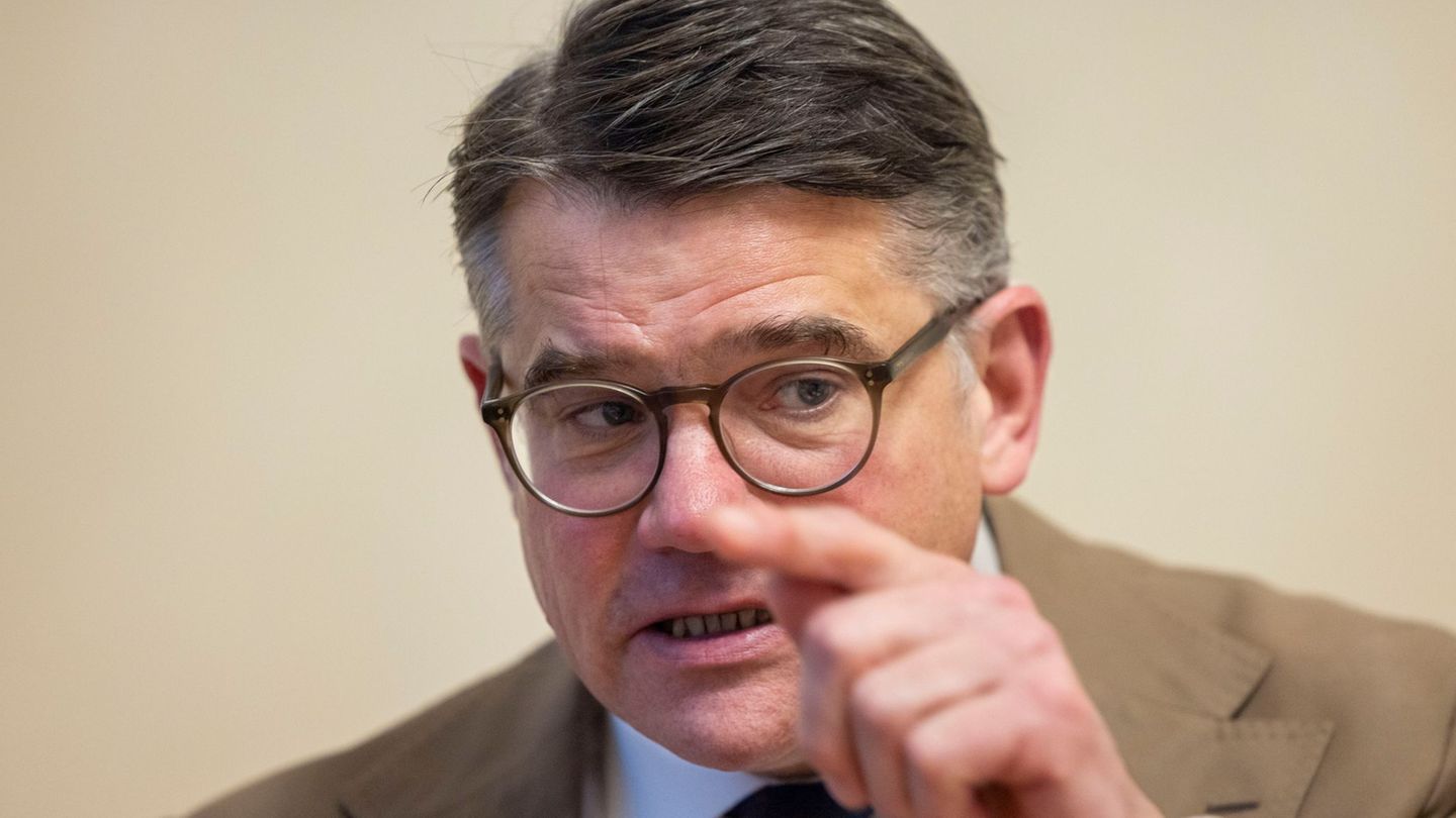 Boris Rhein, CDU-Ministerpräsident von Hessen, liegt die Förderung der heimischen Rüstungsindustrie am Herzen. (Archivbild) Foto