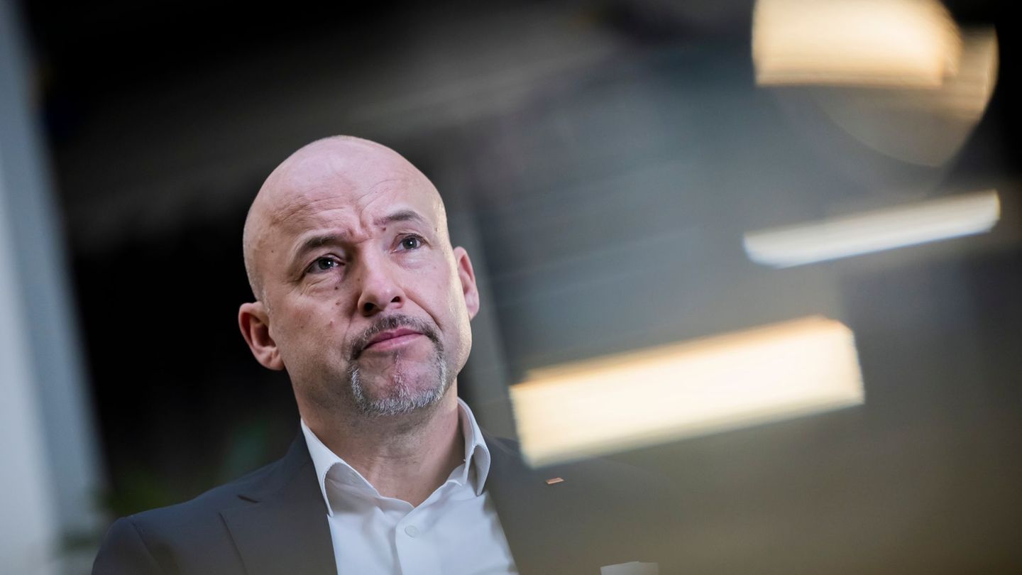 CSU-Landesgruppenchef Hoffmann hält die AfD für ein "Sicherheitsrisiko". Foto: Christoph Soeder/dpa