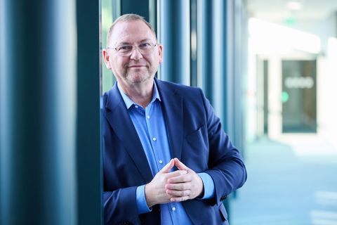 Verdi-Chef Frank Werneke tritt für ein strenges Vorgehen gegen die AfD ein. (Archivfoto) Foto: Annette Riedl/dpa