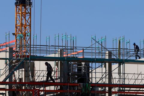 Wohnen in Bayern wird teurer und teurer. Auch 2026 werden voraussichtlich nicht viele günstige Wohnungen gebaut werden. (Symbolb