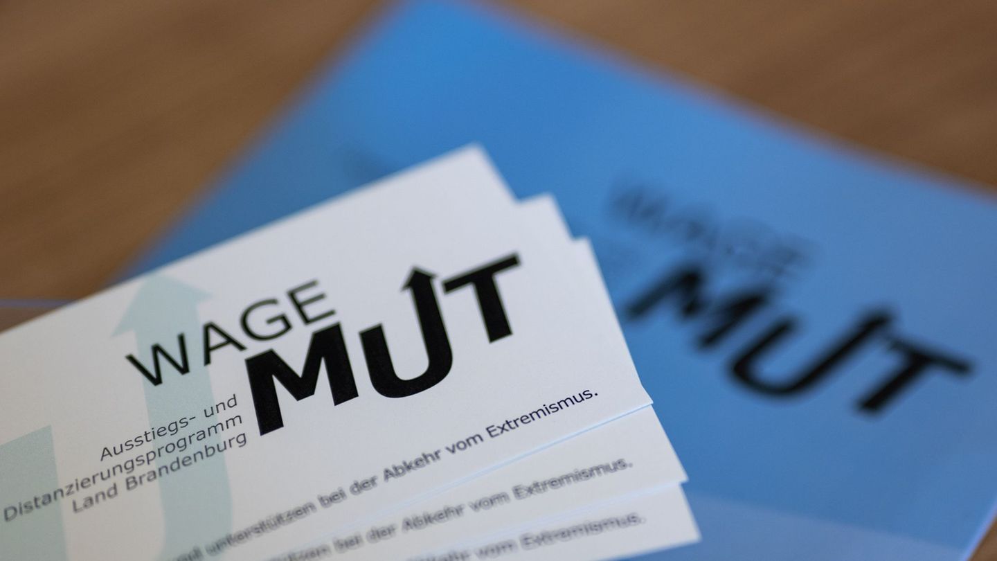 2023 hat Brandenburg ein Aussteigerprogramm ins Leben gerufen für Extremisten, die aus der Szene aussteigen wollen. (Archivbild)