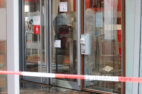 Auch Geldautomaten im Einkaufszentrum Schenefeld waren im April 2025 im Visier von Kriminellen. Foto: Bodo Marks/dpa