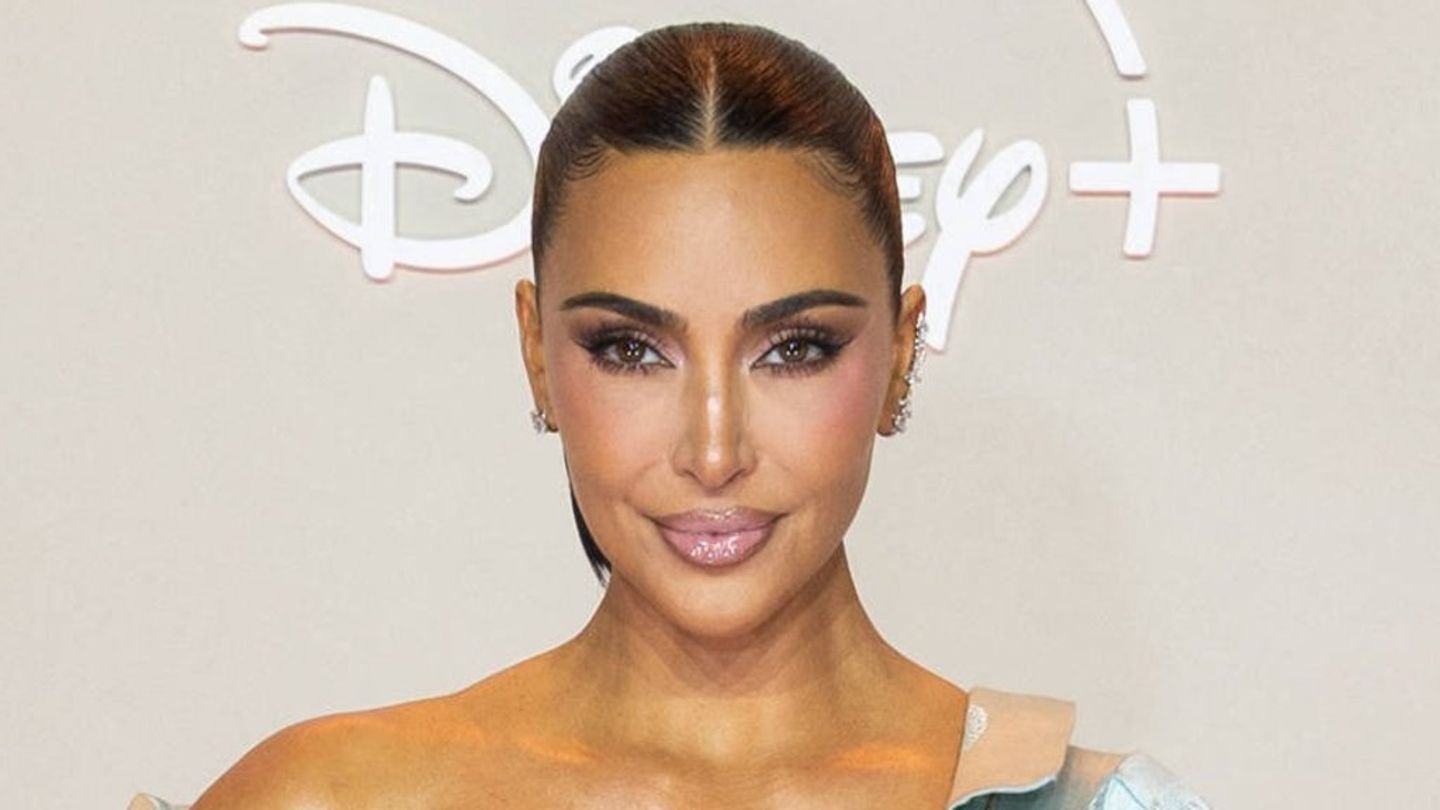 Kim Kardashian zeigt Weihnachtsfotos.