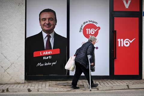 Wahlplakat von Regierungschef Albin Kurti