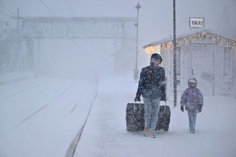 In Skandinavien waren zeitweise mehr als 100.000 Haushalte ohne Strom. Foto: Pontus Lundahl/TT News Agency/AP/dpa