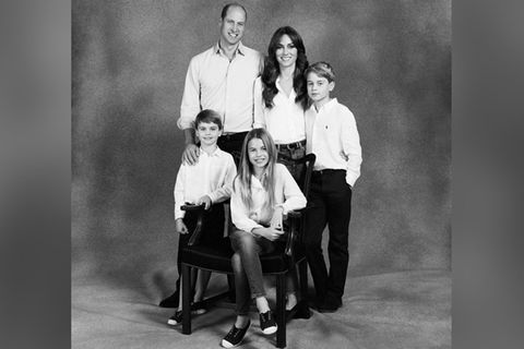 Prinz William, Prinzessin Kate, Prinz George, Prinzessin Charlotte und Prinz Louis - auf einem Porträt von Josh Shinner, das z