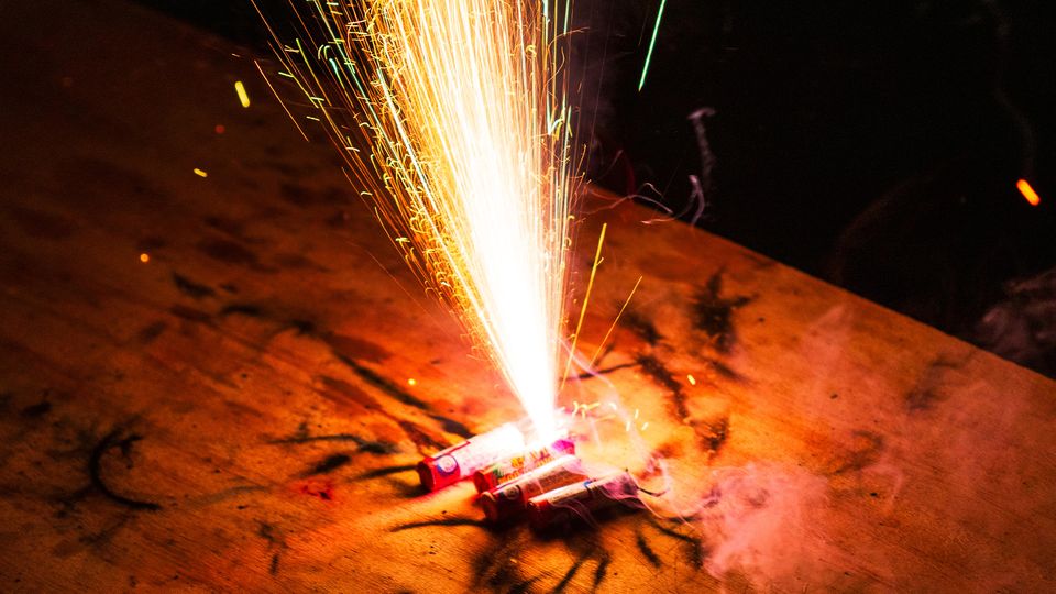 Klinikdirektor über Böller: "Schlamm von Kugelbomben war in Körper eingesprengt"