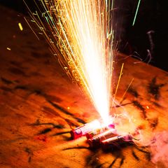 Klinikdirektor über Böller: "Schlamm von Kugelbomben war in Körper eingesprengt"