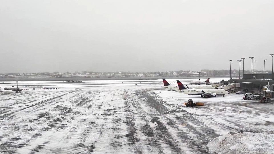 Blizzard "Devin" schneit New York ein