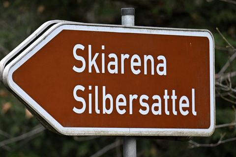 Erstmals in diesem Winter hat die Skiarena Silbersattel geöffnet. (Archivbild) Foto: Martin Schutt/dpa