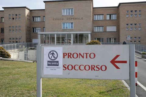 Eine Mutter und ihre Tochter starben mutmaßlich an einer Lebensmittelvergiftung nach einem Weihnachtsessen. (Symbolbild) Foto: L