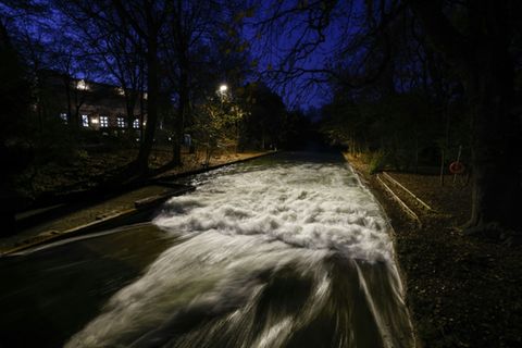 Eisbach bei Nacht