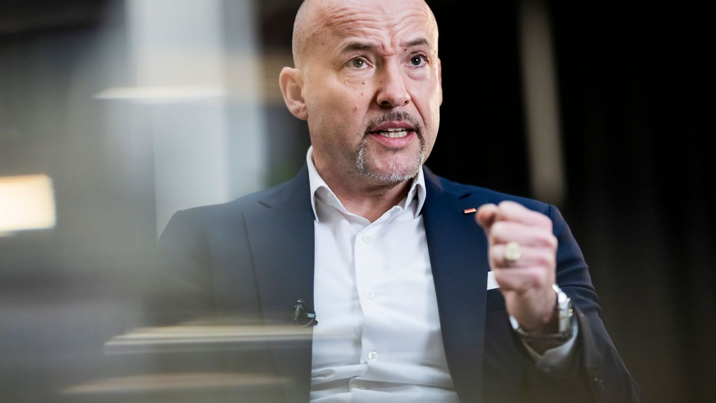 CSU-Landesgruppenchef Hoffmann hält die AfD für ein "Sicherheitsrisiko". Foto: Christoph Soeder/dpa