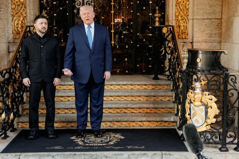 Donald Trump und Wolodymyr Selenskyj vor Trumps Anwesen Mar-a-Lago in Florida