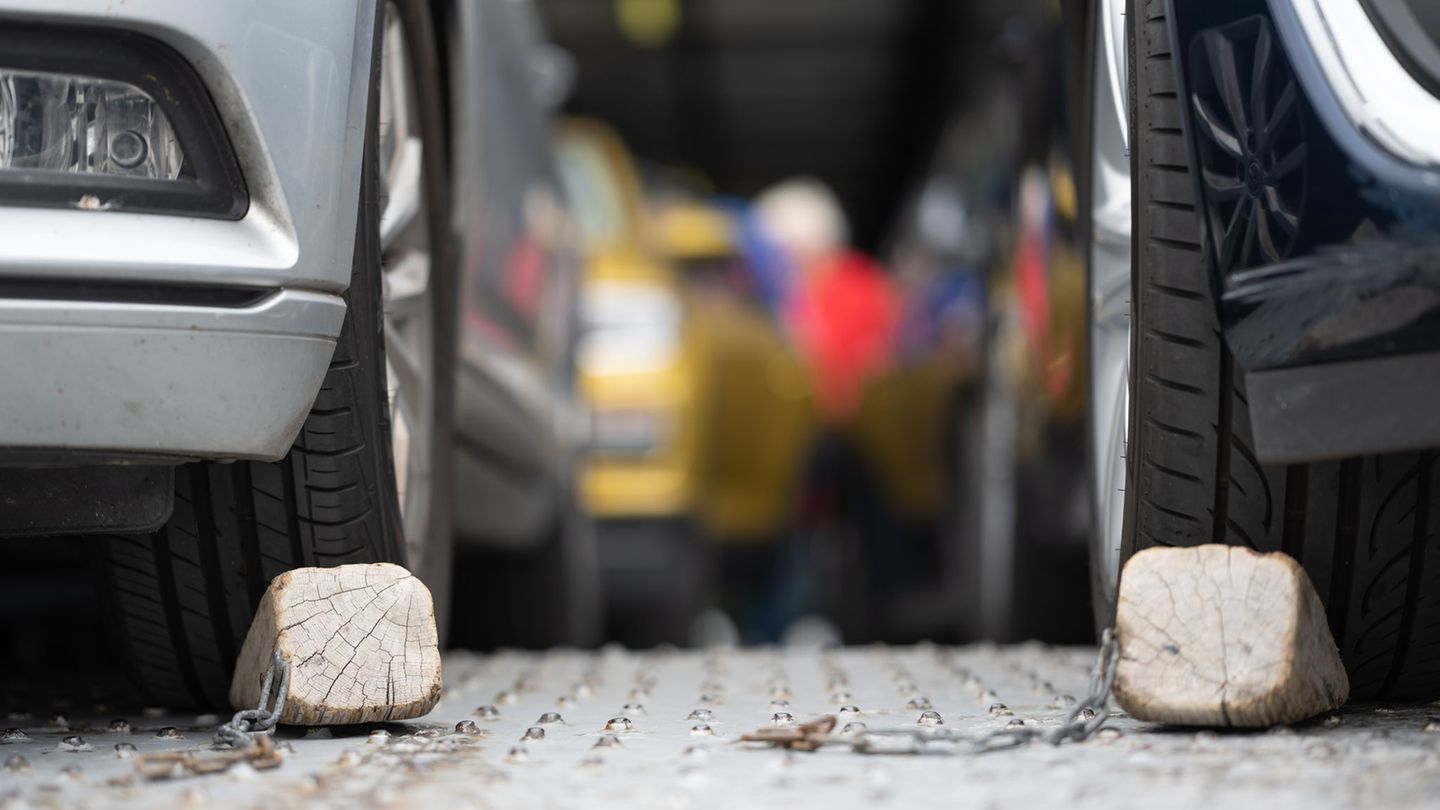 Die Fähre konnte die Fahrt selbstständig wieder fortsetzen. Foto: Lars Klemmer/dpa