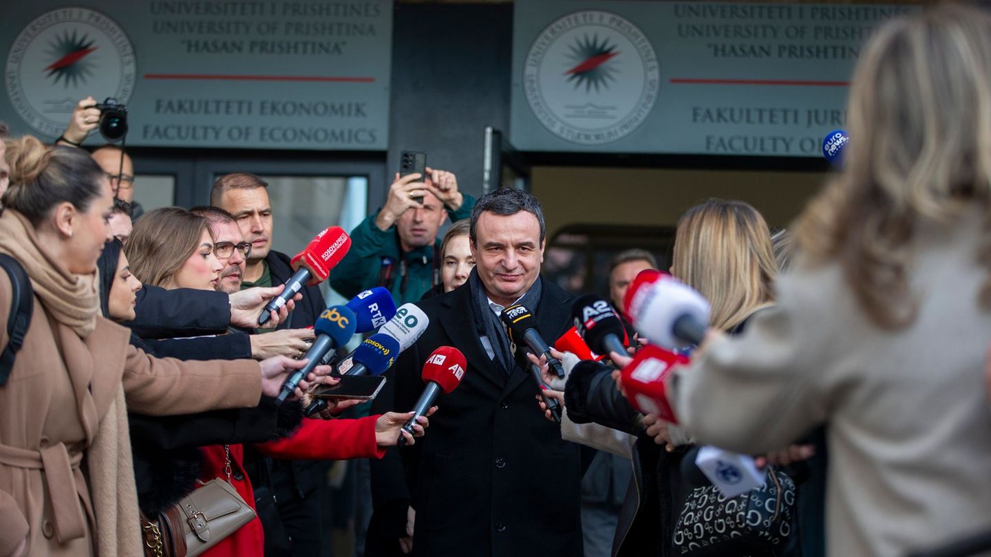 Kosovos Ministerpräsident Kurti sichert sich bei der Neuwahl in seinem Land ein weiteres Regierungsmandat. Foto: Visar Kryeziu/A