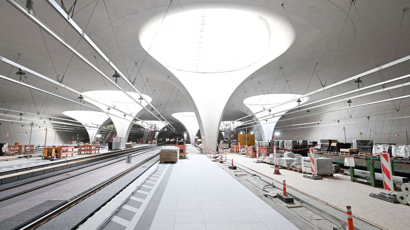 Wann hier im neuen Stuttgarter Tiefbahnhof endlich Züge halten, ist derzeit völlig unklar. (Archivbild) Foto: Bernd Weißbrod/dpa
