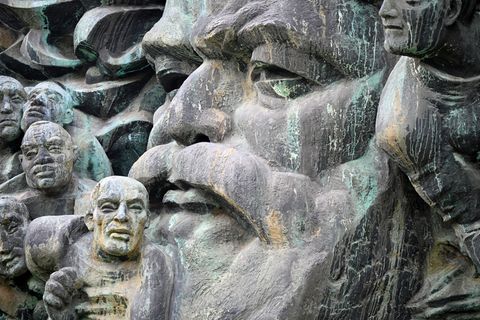 Leipzigs Marx-Relief muss gepflegt werden. Foto: Jennifer Brückner/dpa