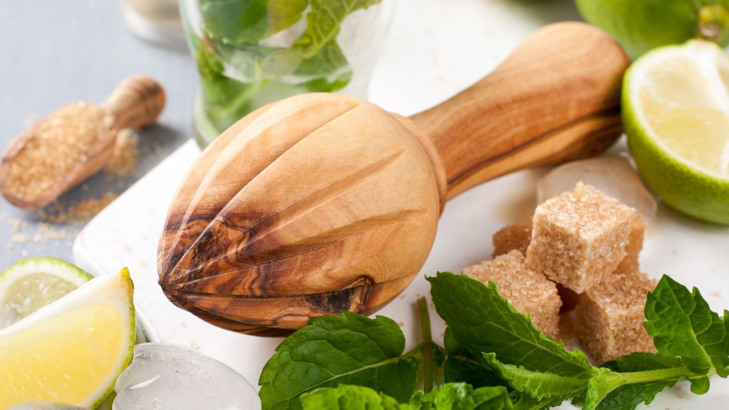 Virgin Mojito servieren