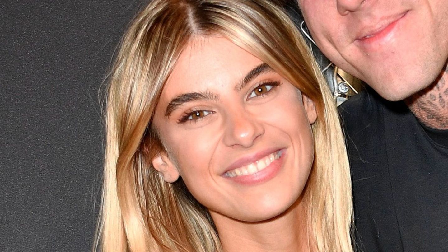 Model Romina Palm meldet sich aus dem Krankenhaus.