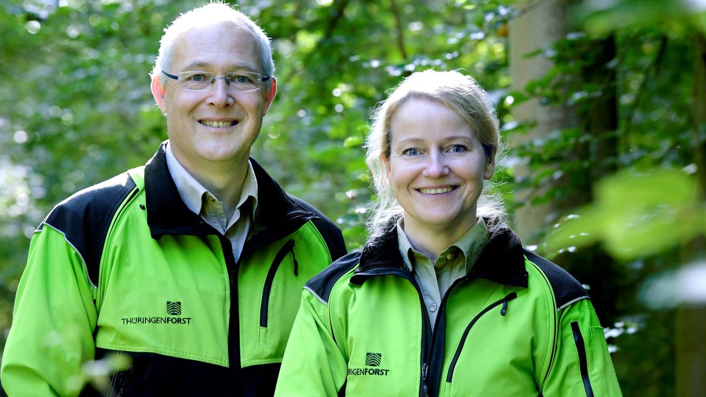 Corinna Geißler und Jörn Ripken bilden ab 1. Januar 2026 das neue Führungsduo der Thüringer Landesforstanstalt. Foto: Thüringenf