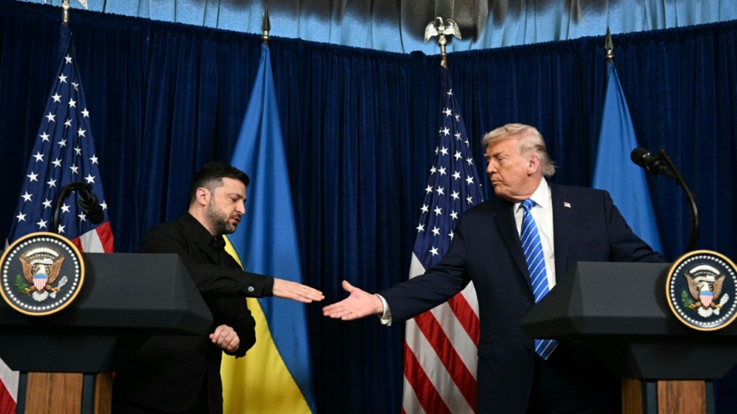 Selenskyj (links) und Trump in Mar-a-Lago