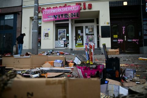 Reste von Neujahrsfeuerwerk