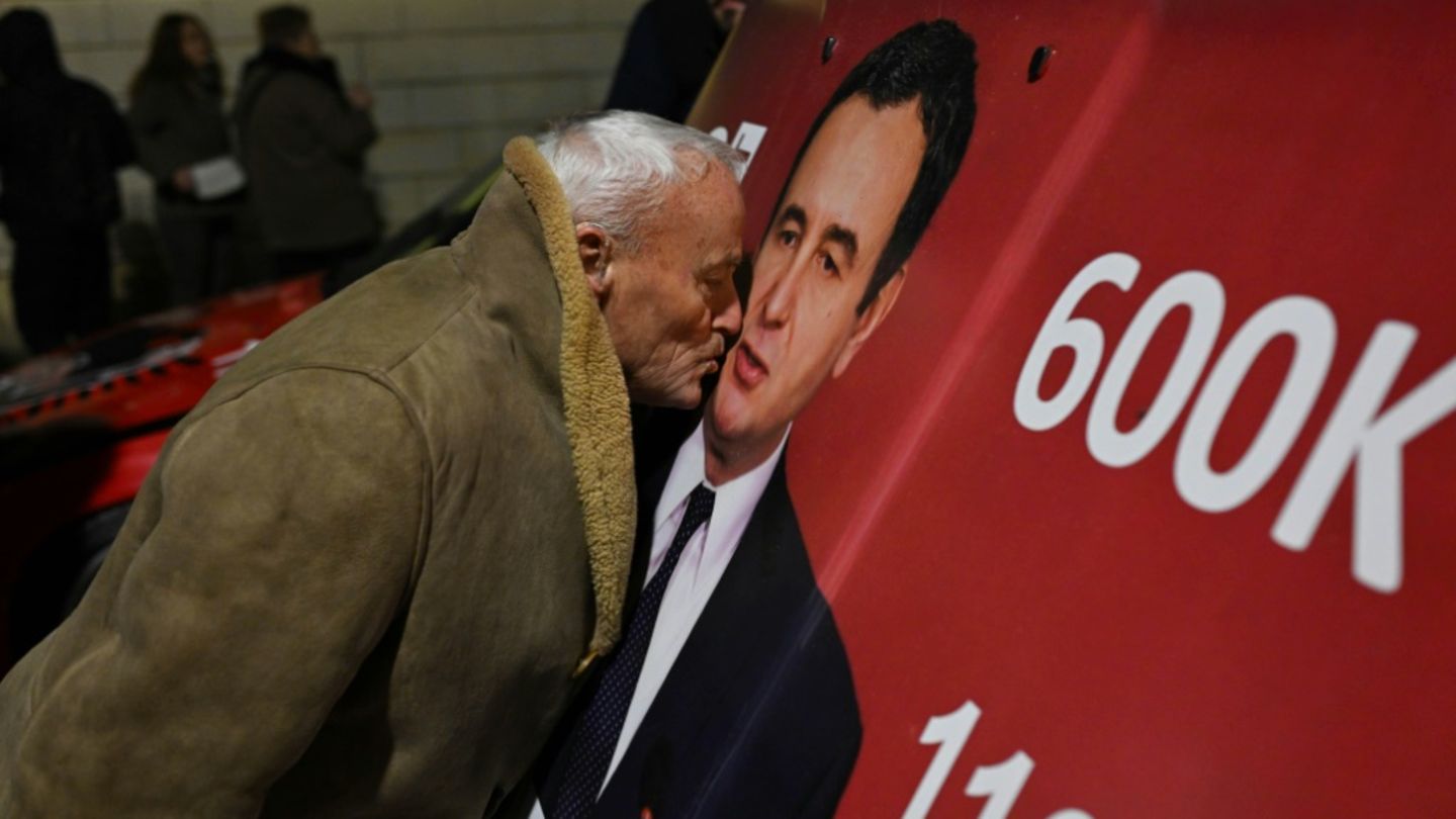 Küsschen für den Wahlsieger