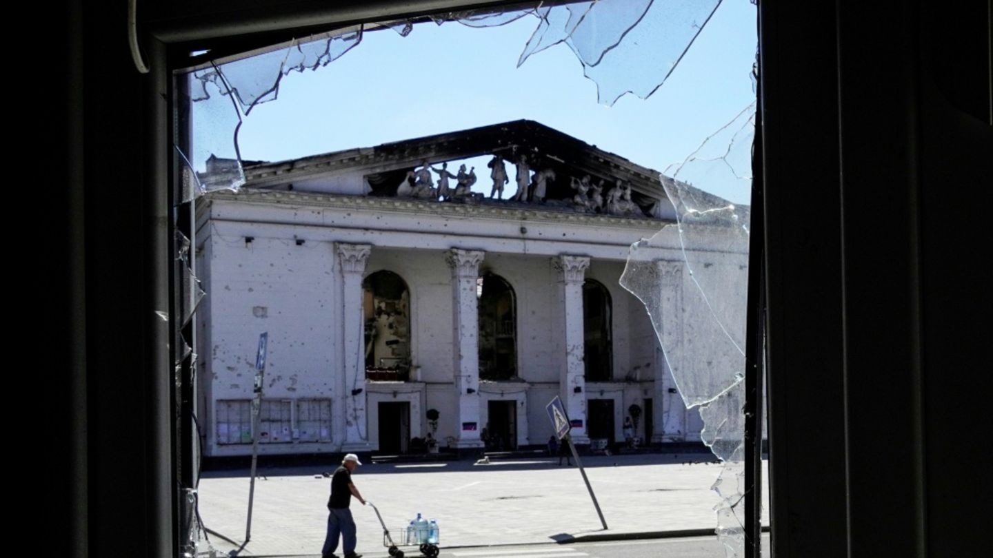 Symbolträchtiges Gebäude: Wiedereröffnung des Theaters von Mariupol durch Russland