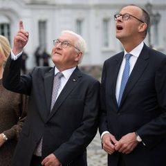 Vom Himmel hoch ... Frank-Walter Steinmeier und Friedrich Merz einigten sich an Weihnachten auf die Teilnahme des Kanzlers am Neujahrsempfang